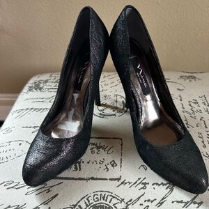 Nina New York Black Metallic Textured Pumps – Elegant Stiletto Heels